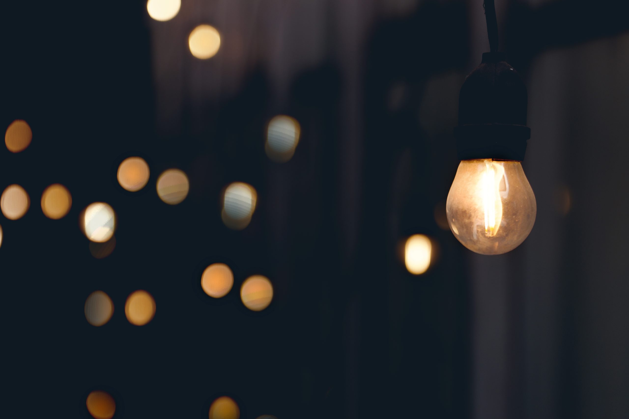 light-bulb-blurry-background