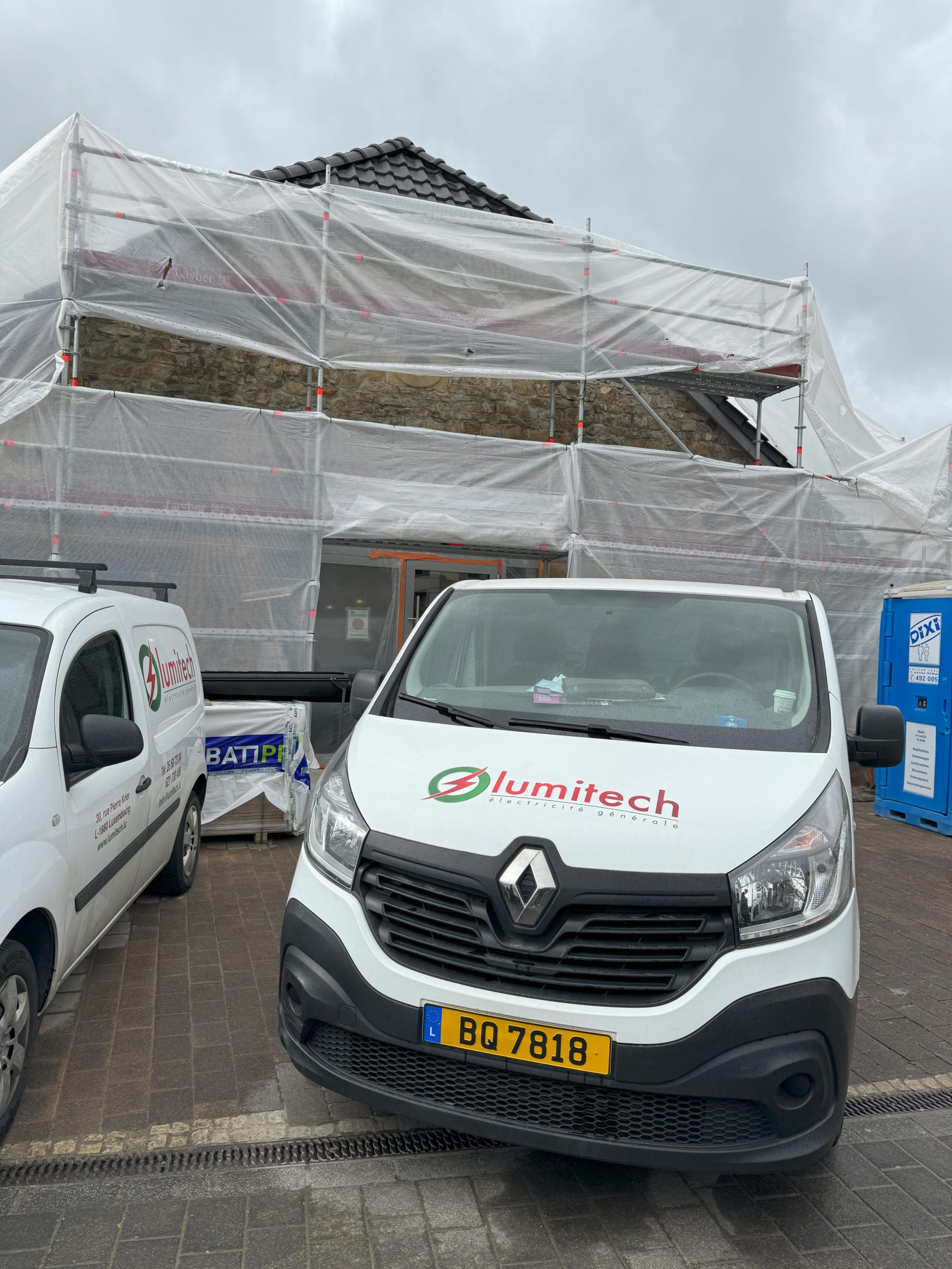 Véhicule Renault avec branding Lumitech